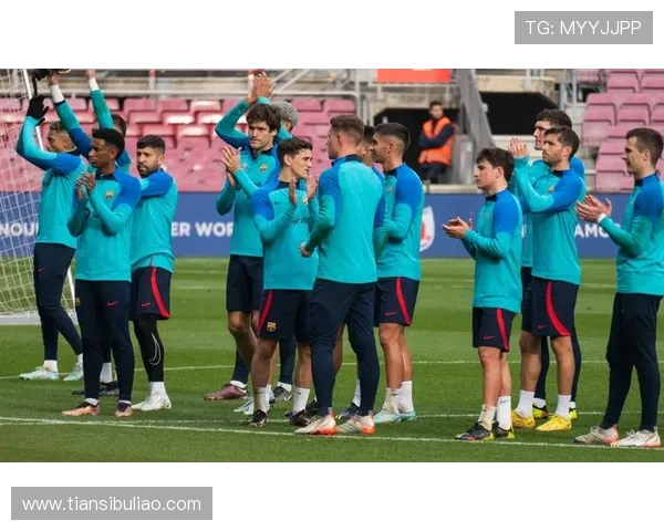 巴萨为诺坎普回归预热计划举办两万三千人现场观摩训练盛会