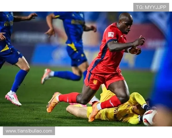 铜梁龙点球判决引发激烈抗议 裁判回放后最终撤销点球判定